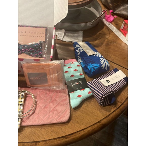 Mystery box ,PERFECT for Valentine’s, Get well, Happy Birthday, graduation . - Picture 2 of 3